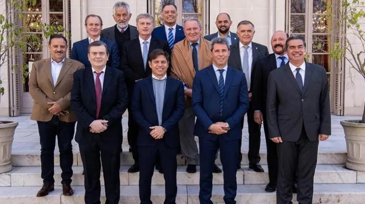 Los gobernadores del PJ se reúnen para acercar posturas ante el cierre de listas