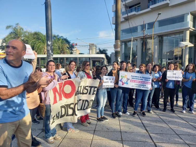 Manifestación de los prestadores de discapacidad por mejoras de haberes