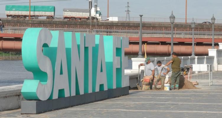 El municipio repara el socavón que apareció en la Costanera Oeste