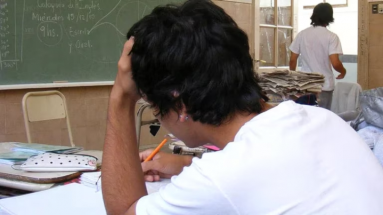 Dos provincias usan inteligencia artificial para prevenir el abandono escolar