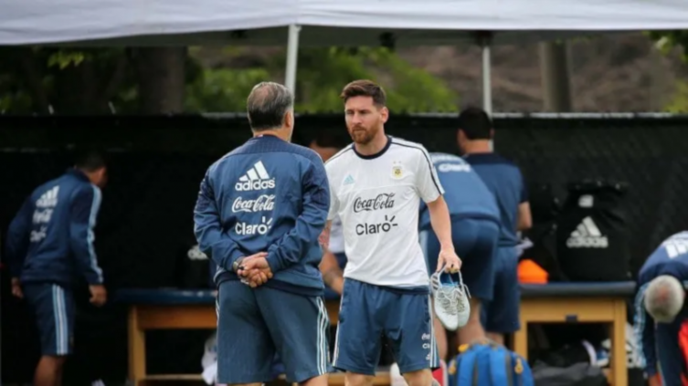 Tata Martino, cerca de dirigir a Lionel Messi en Inter Miami
