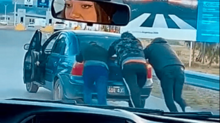 El gesto solidario de los Divididos en plena ruta