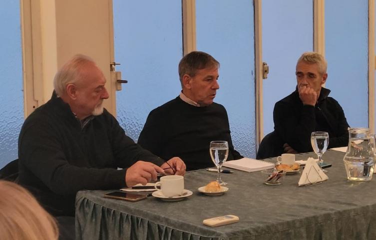 Jatón compartió un desayuno de trabajo con integrantes de la Unión Industrial