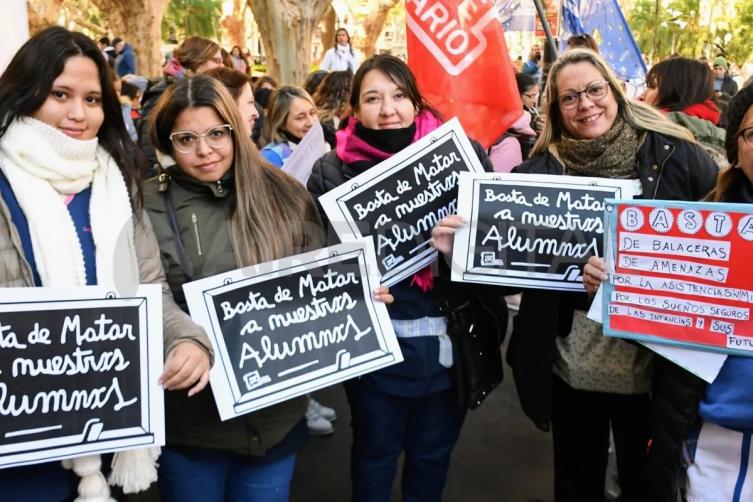 Paros y movilizaciones en Rosario por violencia contra contra escuelas