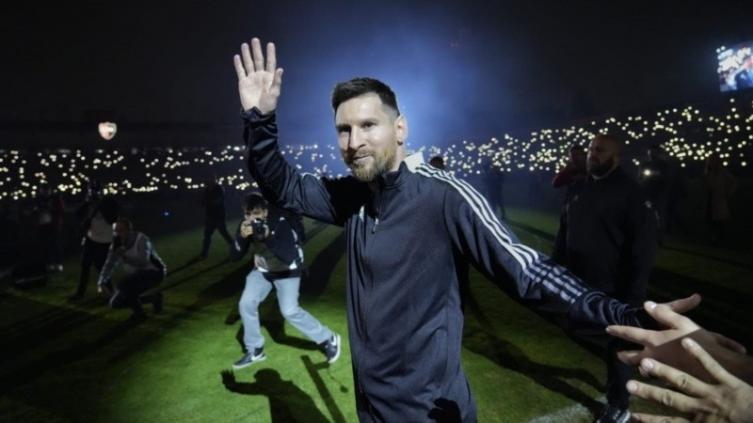 Messi, la presencia más esperada en el homenaje a Maxi: 