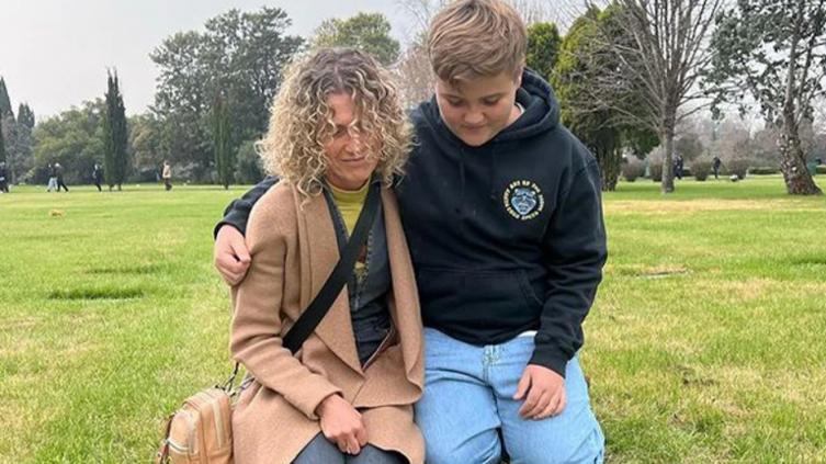 Maru Botana y su hijo Juani visitaron la tumba de Facu, el bebé fallecido en 2008