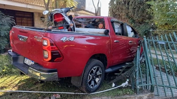 Asesinaron de 30 tiros al conductor de una camioneta en la ruta 9 a la altura de la garita 15 de Funes