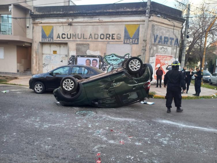 Chocaron un auto y una camioneta en Junín y Belgrano