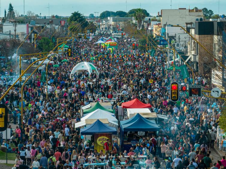 Con una fiesta multitudinaria, se celebró la Independencia en Aristóbulo del Valle