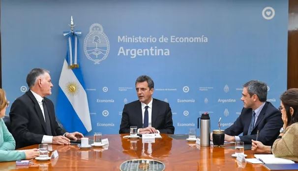 Massa se reunió con el equipo económico y analizó los avances en la renegociacion con el FMI