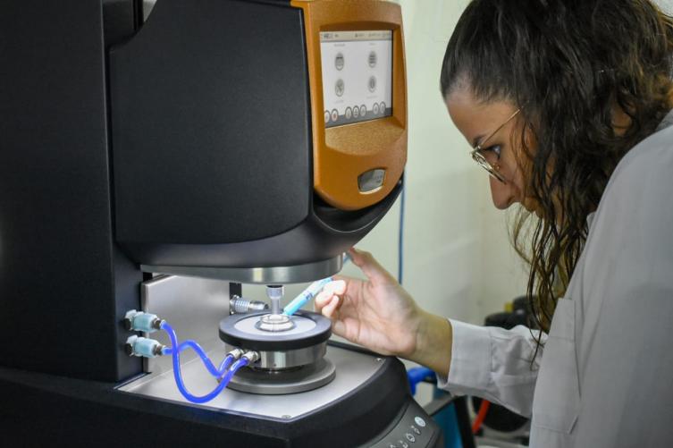 La provincia adjudicó becas a mujeres estudiantes de ingeniería