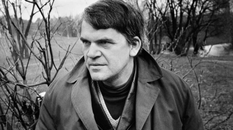 El escritor Milan Kundera, autor de 'La insoportable levedad del ser', fallece a los 94 años