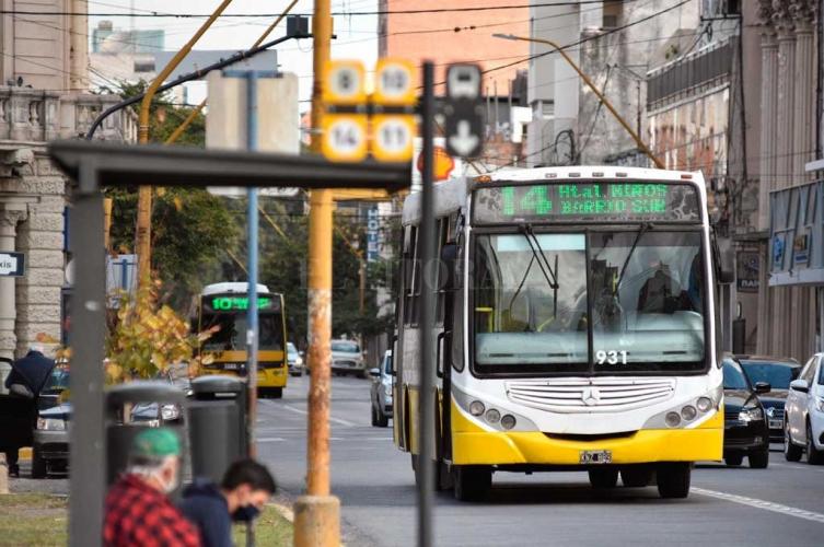 Colectivos: la Municipalidad, UTA y las empresas llegaron a un acuerdo y no habrá paro