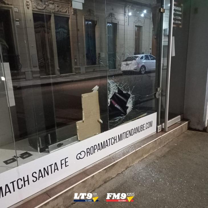 Vandalizaron otro comercio en el macrocentro santafesino
