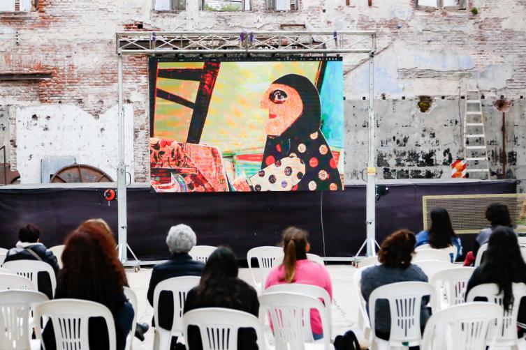 La serie animada “Susurradoras” se proyectó en el Mercado Progreso
