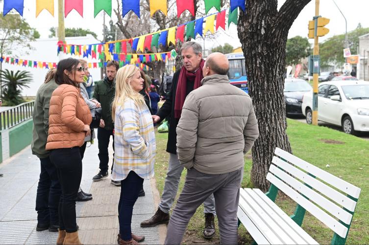 Veredas para jugar y nuevos bancos reciclados en el complejo educativo Estanislao López