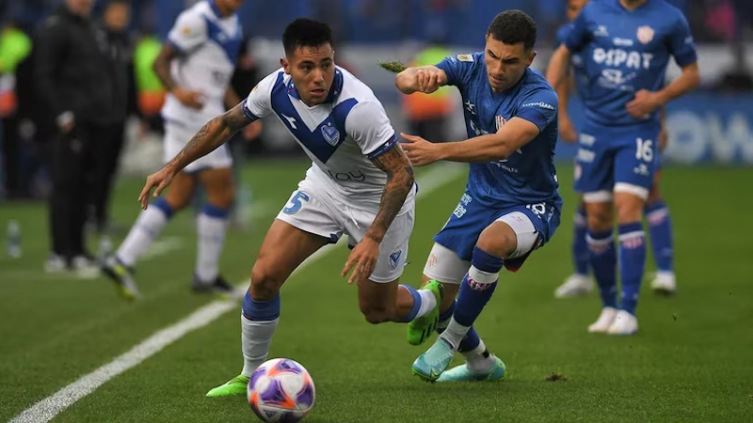 Unión y Vélez empataron sin goles en el Amalfitani