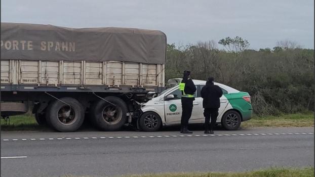 Accidente fatal en la autopista Rosario-Santa Fe: automovilista chocó de atrás a un camión y murió