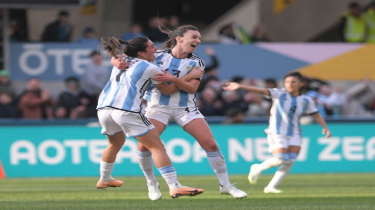 Mundial femenino: Argentina remontó un 0-2 y empató con Sudáfrica