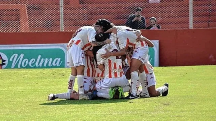 El equipo femenino de Unión prepara su debut en el Clausura