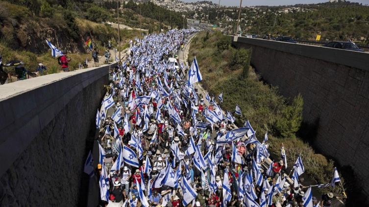 Miles de israelíes volvieron a tomar las calles en protesta por la reforma judicial