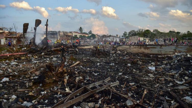 Al menos nueve muertos y más de 100 heridos por la explosión de una fábrica de pirotecnia