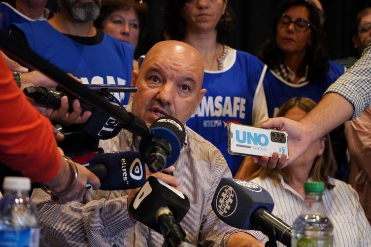 Salarios: Alonso propuso 