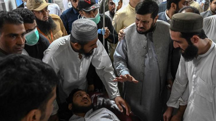 Más de 40 muertos tras explosión de una bomba en un acto político en Pakistán