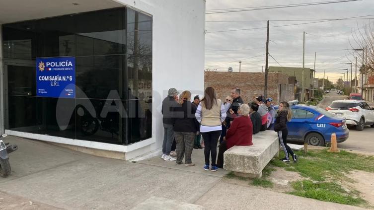 Barrio Barranquitas: vecinos se manifestaron en la Comisaría 6° para exigir más seguridad
