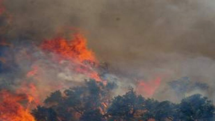 Avanza incontrolable el incendio en la frontera franco-española