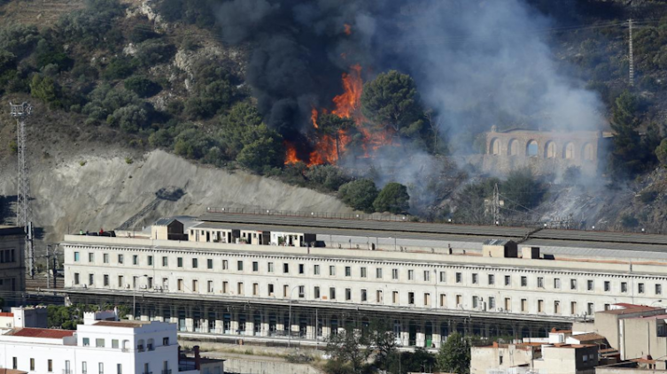 Más de 130 evacuados en incendio en la frontera franco-española