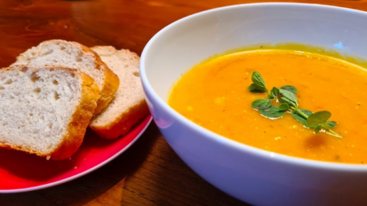 Sopa de vino blanco y verduras