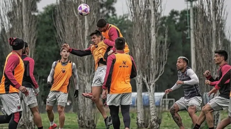 Colón jugaría dos partidos en cuatro días