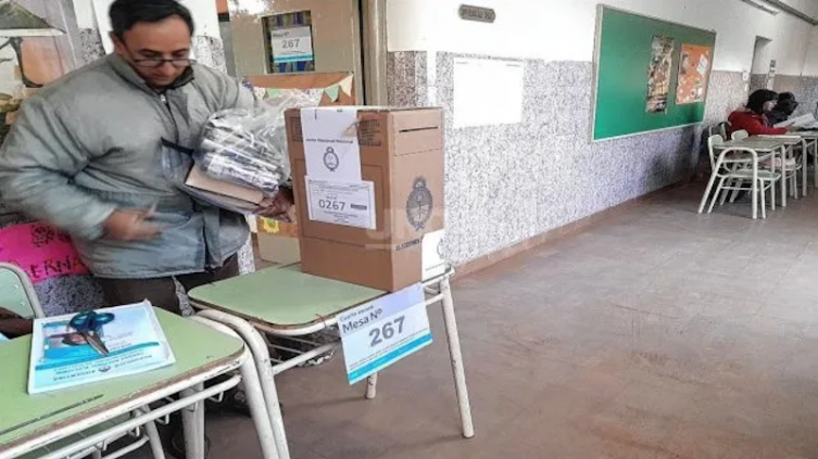 El inicio de votación se vio demorado en algunas escuelas de la ciudad 