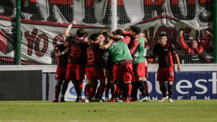 Copa Argentina: Colón derrotó a Lanús jugando al fútbol y pasó a octavos