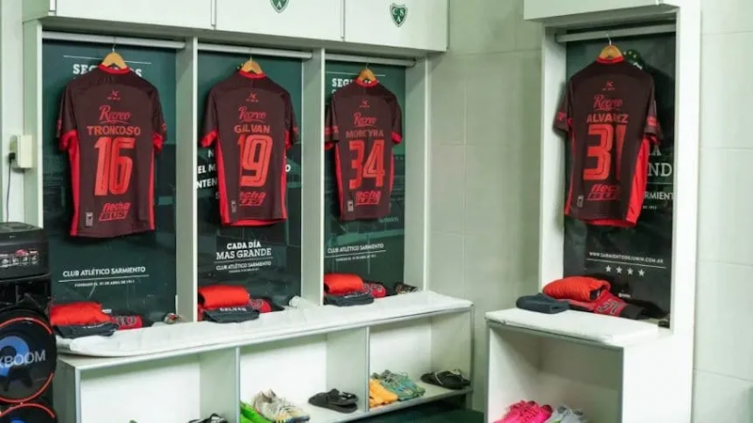 Los barras de Colón robaron la indumentaria de los jugadores