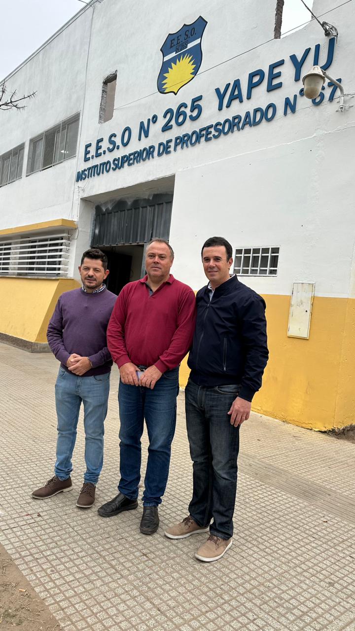 Castelló entregó aportes para renovar la fachada de la escuela Yapeyú
