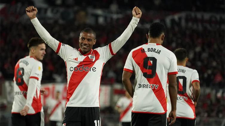 River goleó a Barracas Central por la Copa de la Liga y ganó por primera vez en el torneo