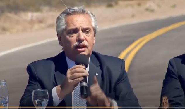 Alberto Fernández cuestionó a los gobernadores y empresarios que no pagan el bono: “No es el plan platita”