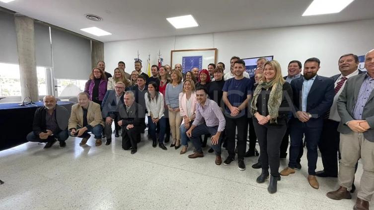 Sin la presencia de los candidatos a gobernador, las frentes electorales firmaron un acuerdo