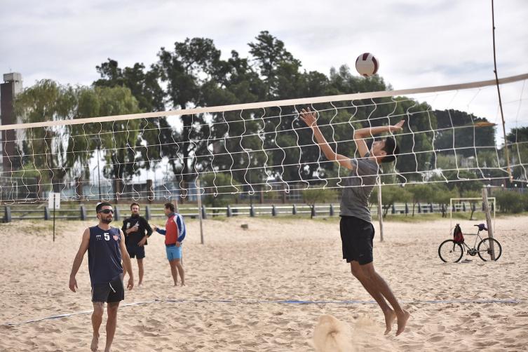Este sábado habrá un Torneo abierto de vóley playa en la Costanera Oeste