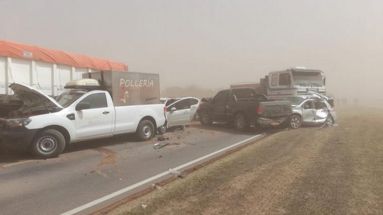 Choque múltiple en la ruta 13 cerca de Villa del Rosario: un muerto y nueve heridos