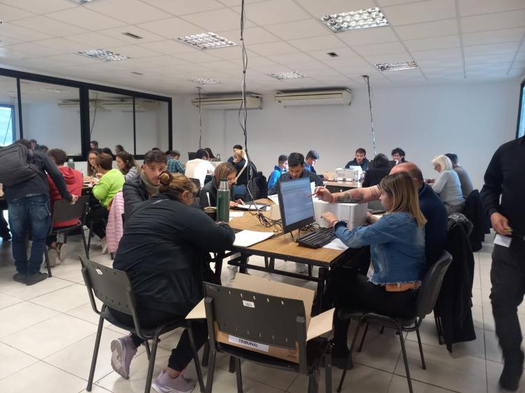 Con doble turno de trabajo, comienza el escrutinio definitivo