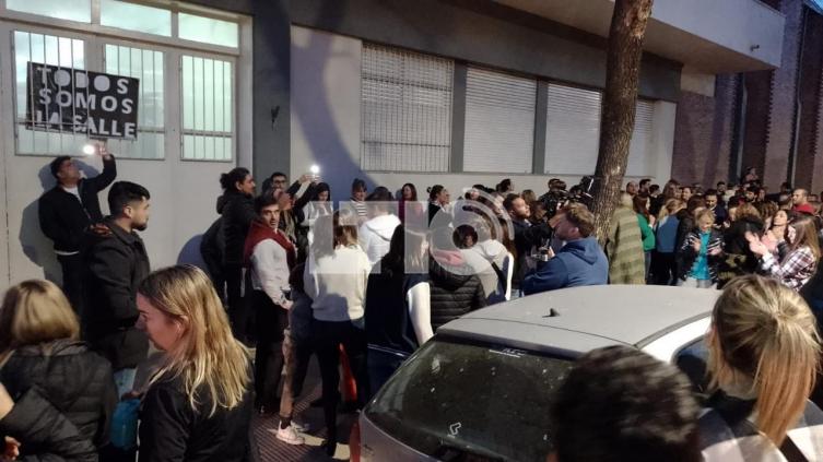 Padres del Colegio La Salle Jobson se movilizaron frente a la institución