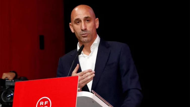 Rubiales no podrá acercarse a 200 metros de Hermoso ni comunicarse con ella