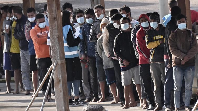 La líder de la Unión Europea presentó un plan de ayuda a Italia ante la crisis migratoria