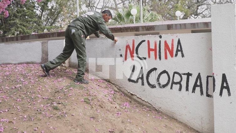 Parque del Sur: recuperan los postes, paredes y bancos vandalizados