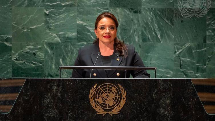 La presidenta de Honduras visitará a migrantes de su país en la frontera con EEUU