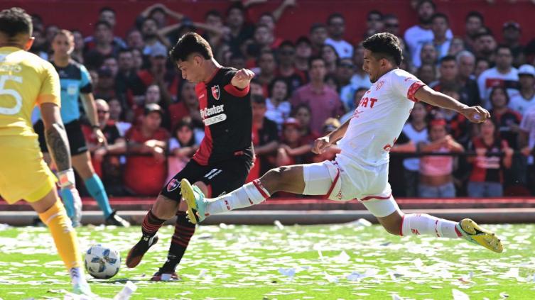 Newell's va por la recuperación ante un Estudiantes que necesita sumar
