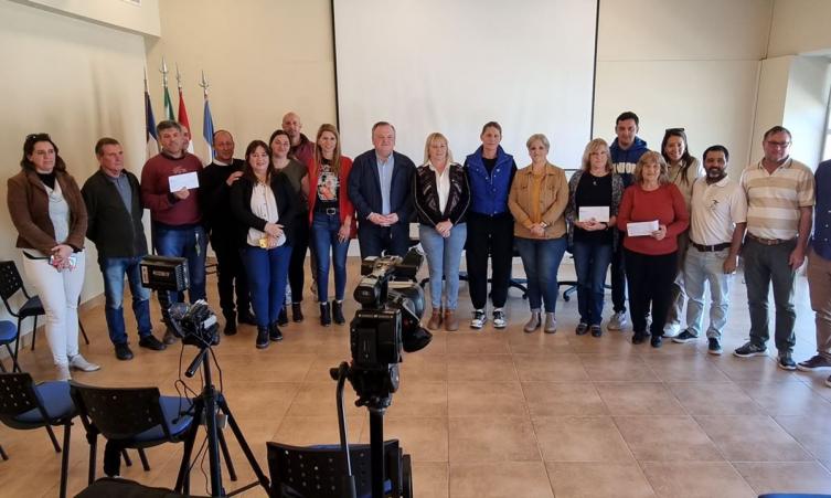 Michlig y Salari visitaron numerosas instituciones de 6 localidades del departamento 